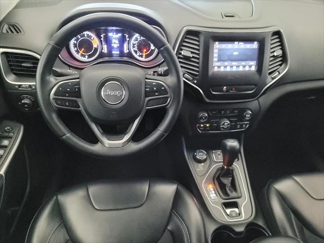 Photo of 2019 Gray Jeep Cherokee