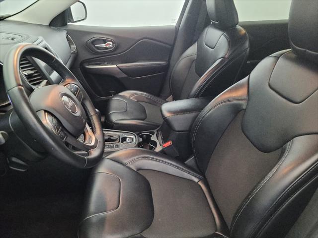 Photo of 2019 Gray Jeep Cherokee