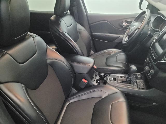 Photo of 2019 Gray Jeep Cherokee