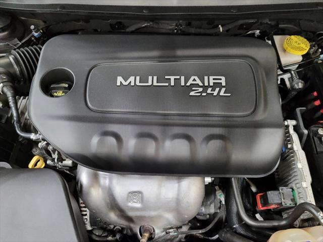 Photo of 2019 Gray Jeep Cherokee