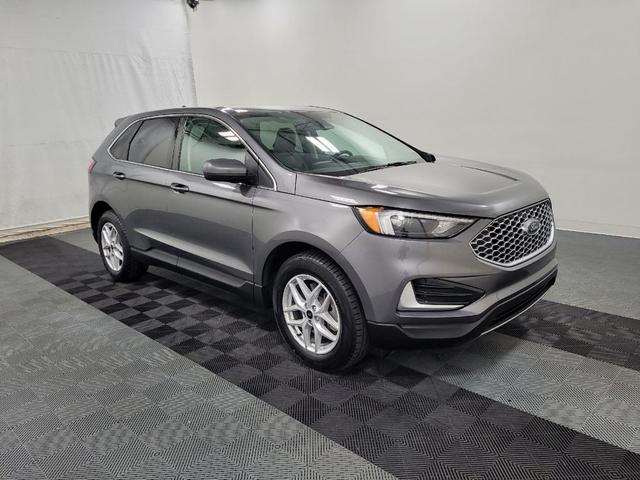 Photo of 2023 Carbonized Gray Metallic Ford Edge