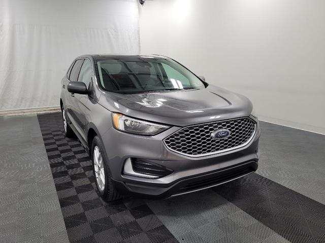 Photo of 2023 Carbonized Gray Metallic Ford Edge