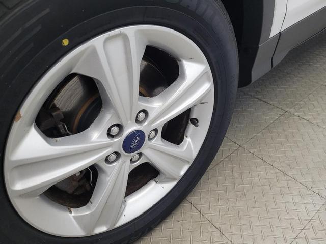 Photo of 2015 White Ford Escape