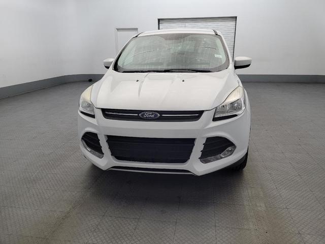 Photo of 2015 White Ford Escape