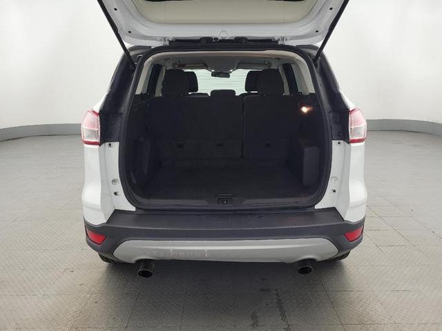 Photo of 2015 White Ford Escape