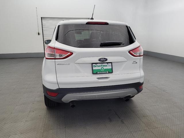 Photo of 2015 White Ford Escape