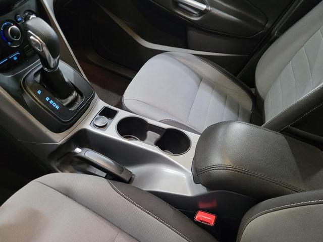 Photo of 2015 White Ford Escape