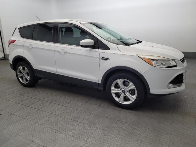Photo of 2015 White Ford Escape
