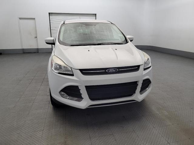 Photo of 2015 White Ford Escape