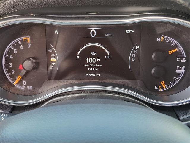 Photo of 2022 Diamond Black Crystal Pearlcoat Jeep Grand Cherokee