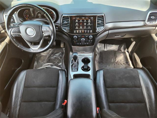 Photo of 2022 Diamond Black Crystal Pearlcoat Jeep Grand Cherokee