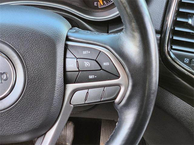 Photo of 2022 Diamond Black Crystal Pearlcoat Jeep Grand Cherokee
