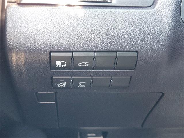Photo of 2022 White Lexus RX 350