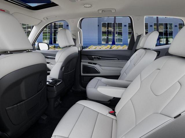 Photo of 2025 Glacial White Pearl Kia Telluride