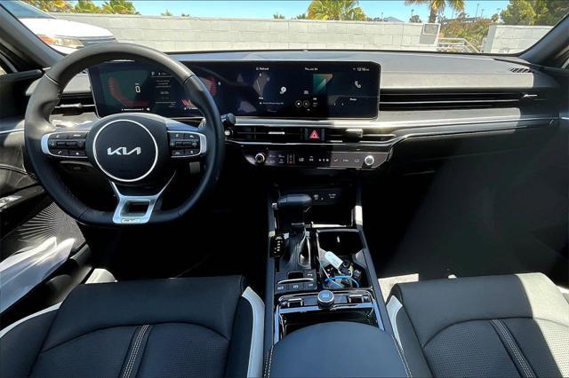 Photo of 2025 Snow White Pearl Kia K5