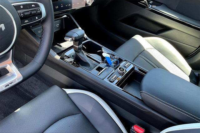 Photo of 2025 Snow White Pearl Kia K5