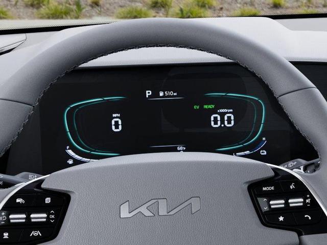 Photo of 2025 Gray Kia Niro