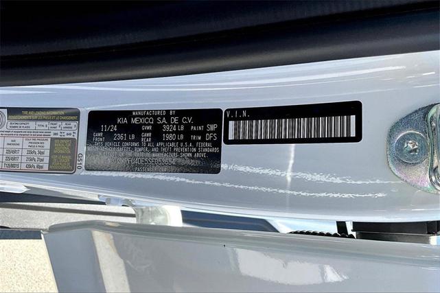 Photo of 2025 Snow White Pearl Kia K4