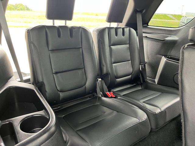 Photo of 2017 Ingot Silver Ford Explorer