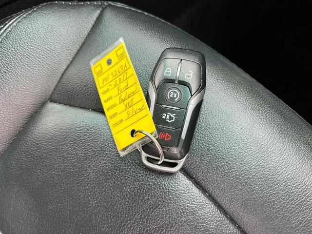 Photo of 2017 Ingot Silver Ford Explorer