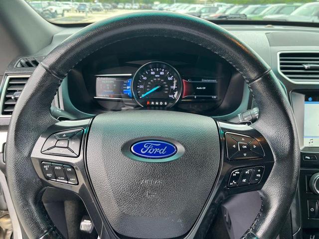 Photo of 2017 Ingot Silver Ford Explorer