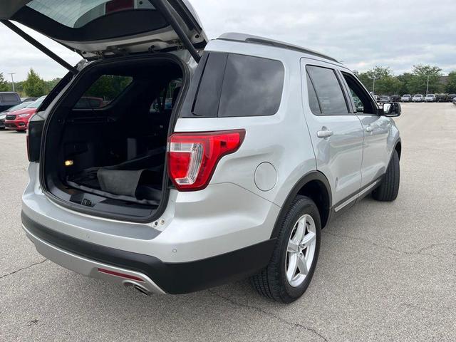 Photo of 2017 Ingot Silver Ford Explorer