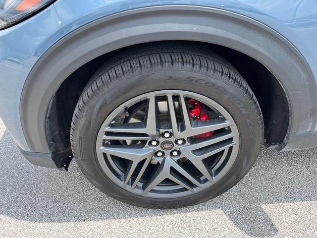 Photo of 2025 Vapor Blue Ford Explorer