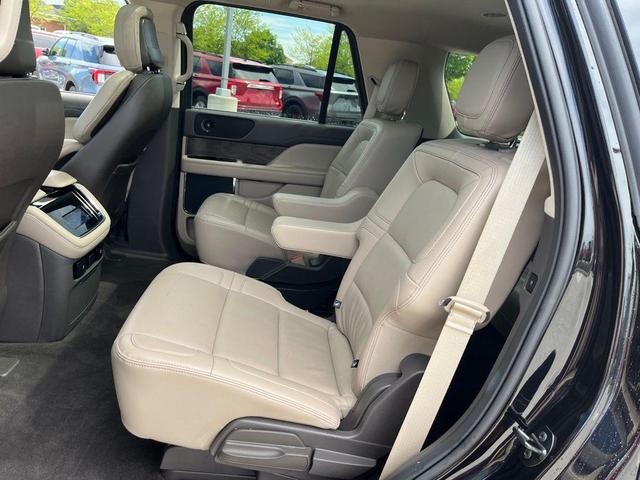 Photo of 2024 Black Metallic Lincoln Navigator