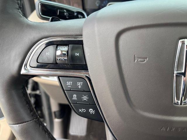 Photo of 2024 Black Metallic Lincoln Navigator