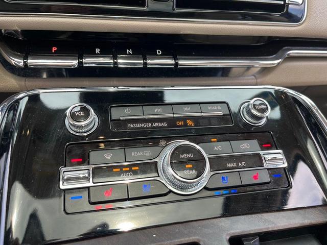 Photo of 2024 Black Metallic Lincoln Navigator