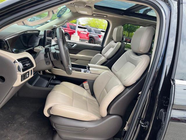 Photo of 2024 Black Metallic Lincoln Navigator