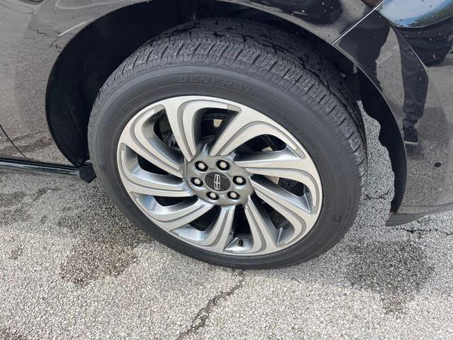 Photo of 2024 Black Metallic Lincoln Navigator