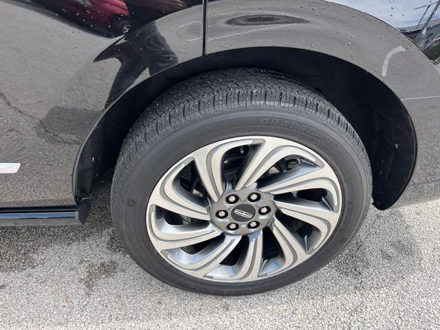 Photo of 2024 Black Metallic Lincoln Navigator