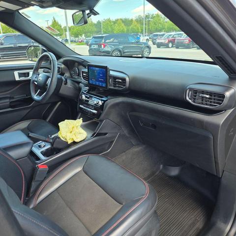 Photo of 2023 Carbonized Gray Metallic Ford Explorer