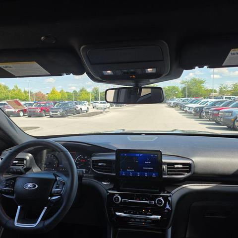 Photo of 2023 Carbonized Gray Metallic Ford Explorer