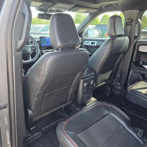 Photo of 2023 Carbonized Gray Metallic Ford Explorer