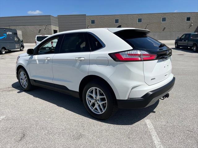 Photo of 2023 Star White Metallic Tri-Coat Ford Edge