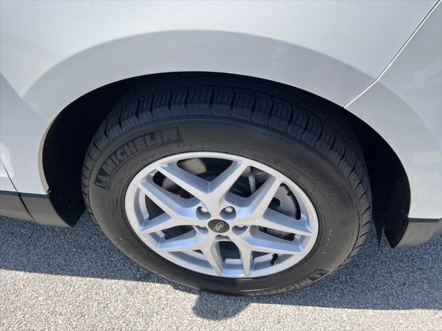 Photo of 2023 Star White Metallic Tri-Coat Ford Edge