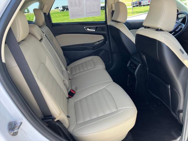 Photo of 2023 Star White Metallic Tri-Coat Ford Edge