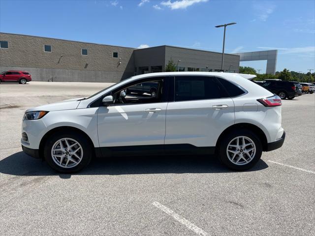 Photo of 2023 Star White Metallic Tri-Coat Ford Edge