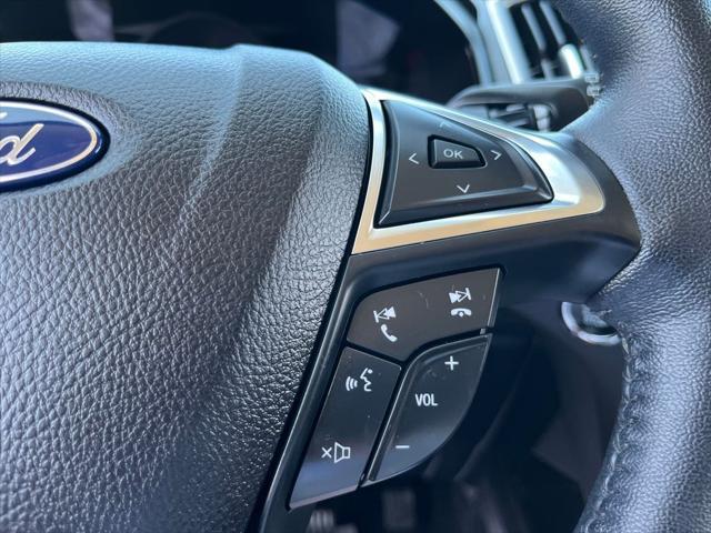 Photo of 2023 Star White Metallic Tri-Coat Ford Edge
