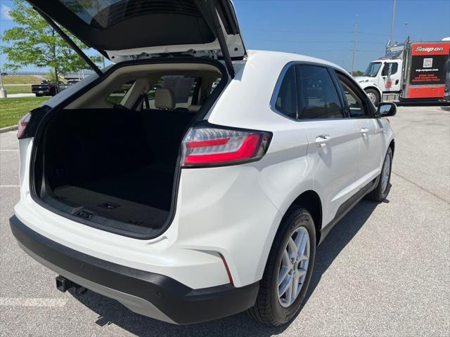Photo of 2023 Star White Metallic Tri-Coat Ford Edge