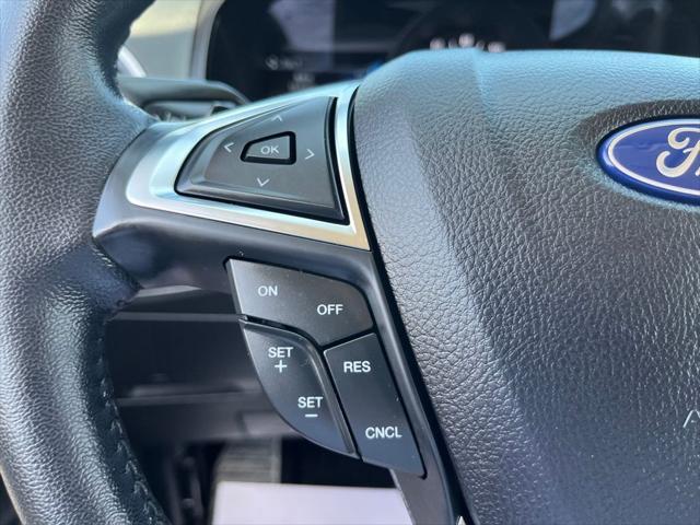 Photo of 2023 Star White Metallic Tri-Coat Ford Edge