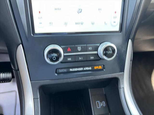Photo of 2023 Star White Metallic Tri-Coat Ford Edge