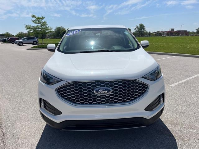 Photo of 2023 Star White Metallic Tri-Coat Ford Edge