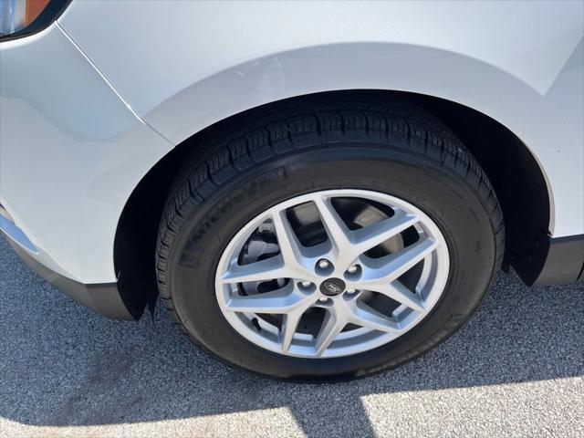 Photo of 2023 Star White Metallic Tri-Coat Ford Edge