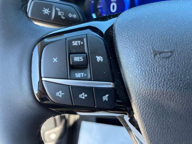 Photo of 2022 Oxford White Ford Escape