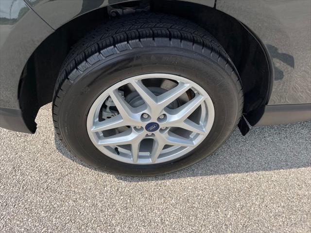 Photo of 2022 Forged Green Metallic Ford Edge