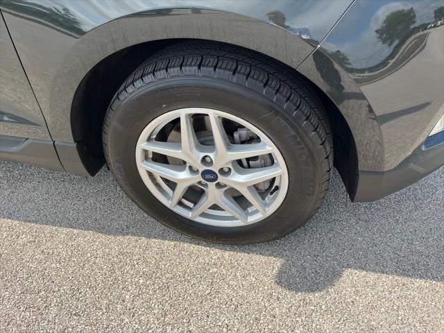 Photo of 2022 Forged Green Metallic Ford Edge