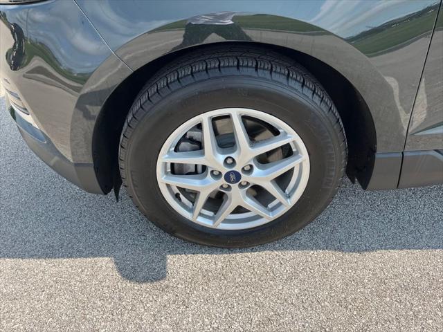 Photo of 2022 Forged Green Metallic Ford Edge